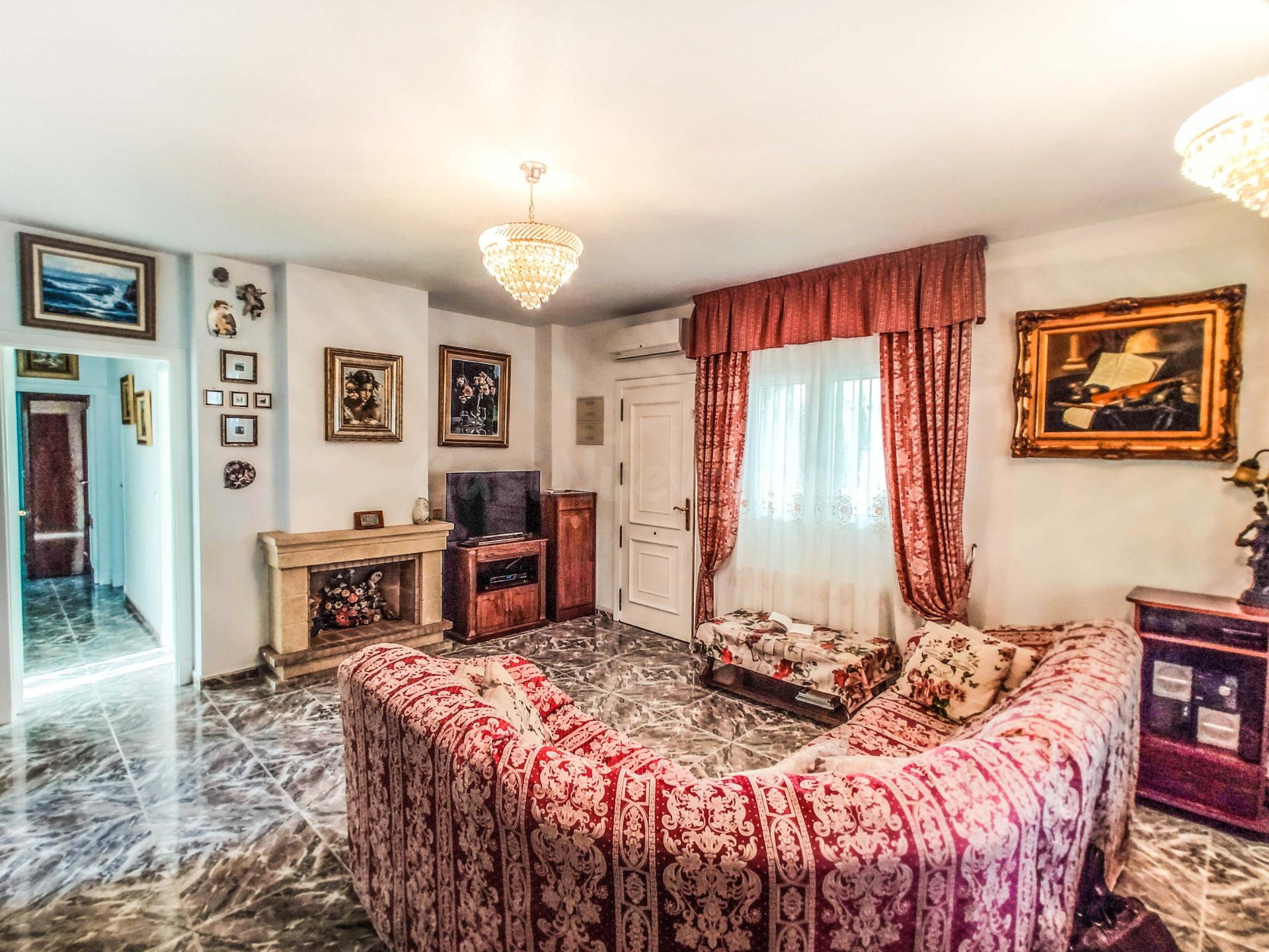 Chalet Vacacional con la piscina privada en La Zenia - foto 4