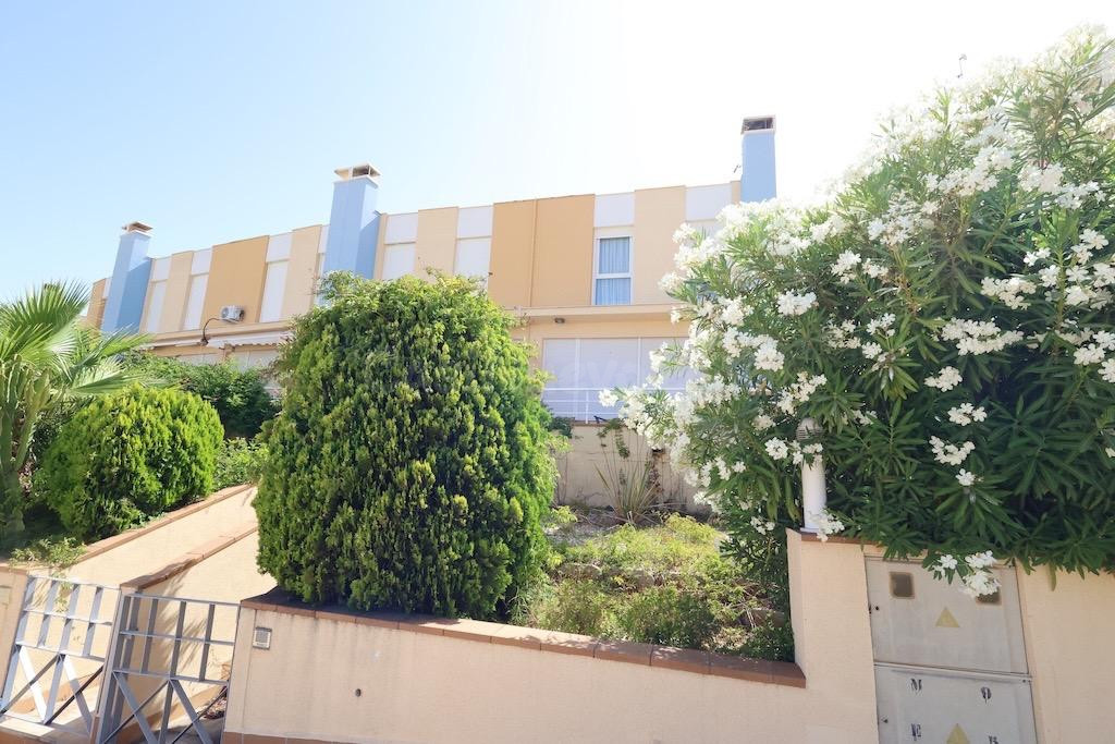 Calas de Campoamor en Aguamarina  adosado en esquina con vistas al mar y amplio garaje