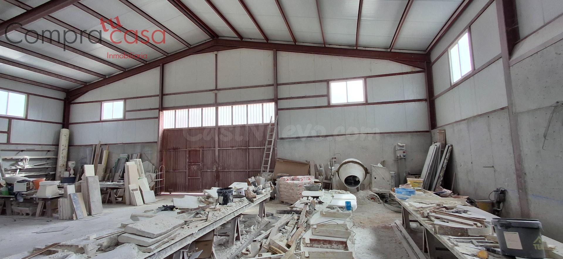 VENTA DE NAVE INDUSTRIAL CON CAMPA. - foto 4