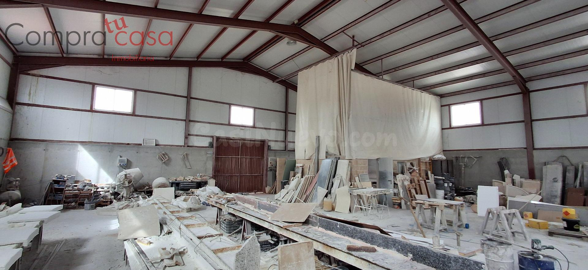 VENTA DE NAVE INDUSTRIAL CON CAMPA. - foto 5
