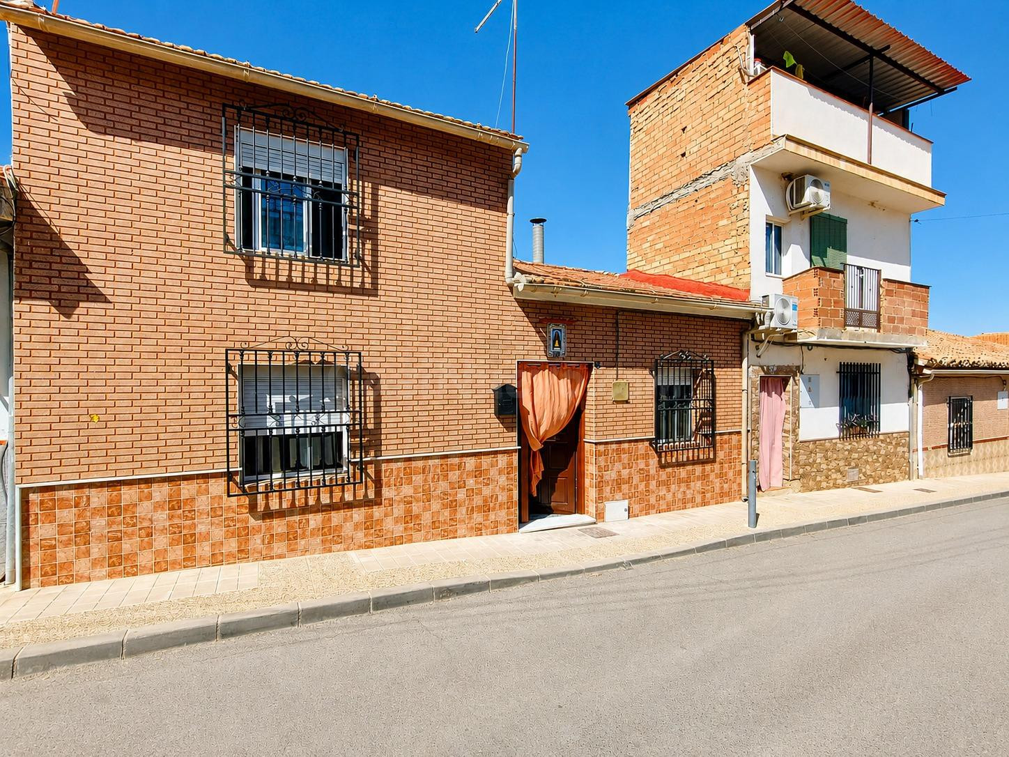 UNA CASA PARA VIVIRLA, NO PARA QUEDARSE SIN ESPACIO EN LACHA