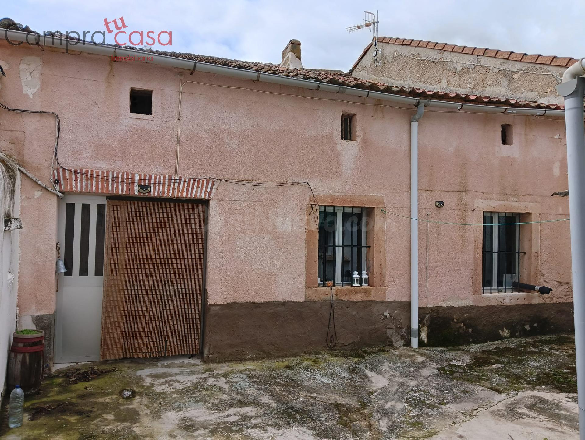 VENTA CASA CON PATIO ZONA DE SEPULVEDA. - foto 2