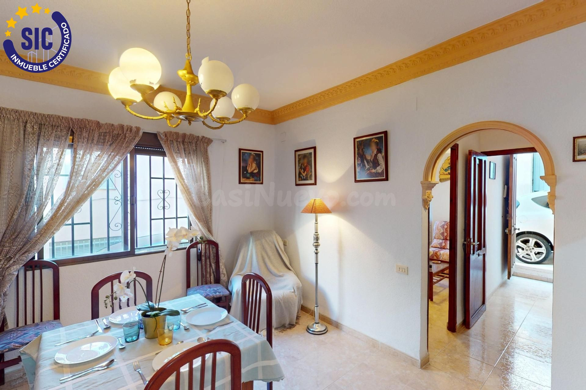 Casa esquinera con 3 dormitorios y con solarium en la parte  - foto 4