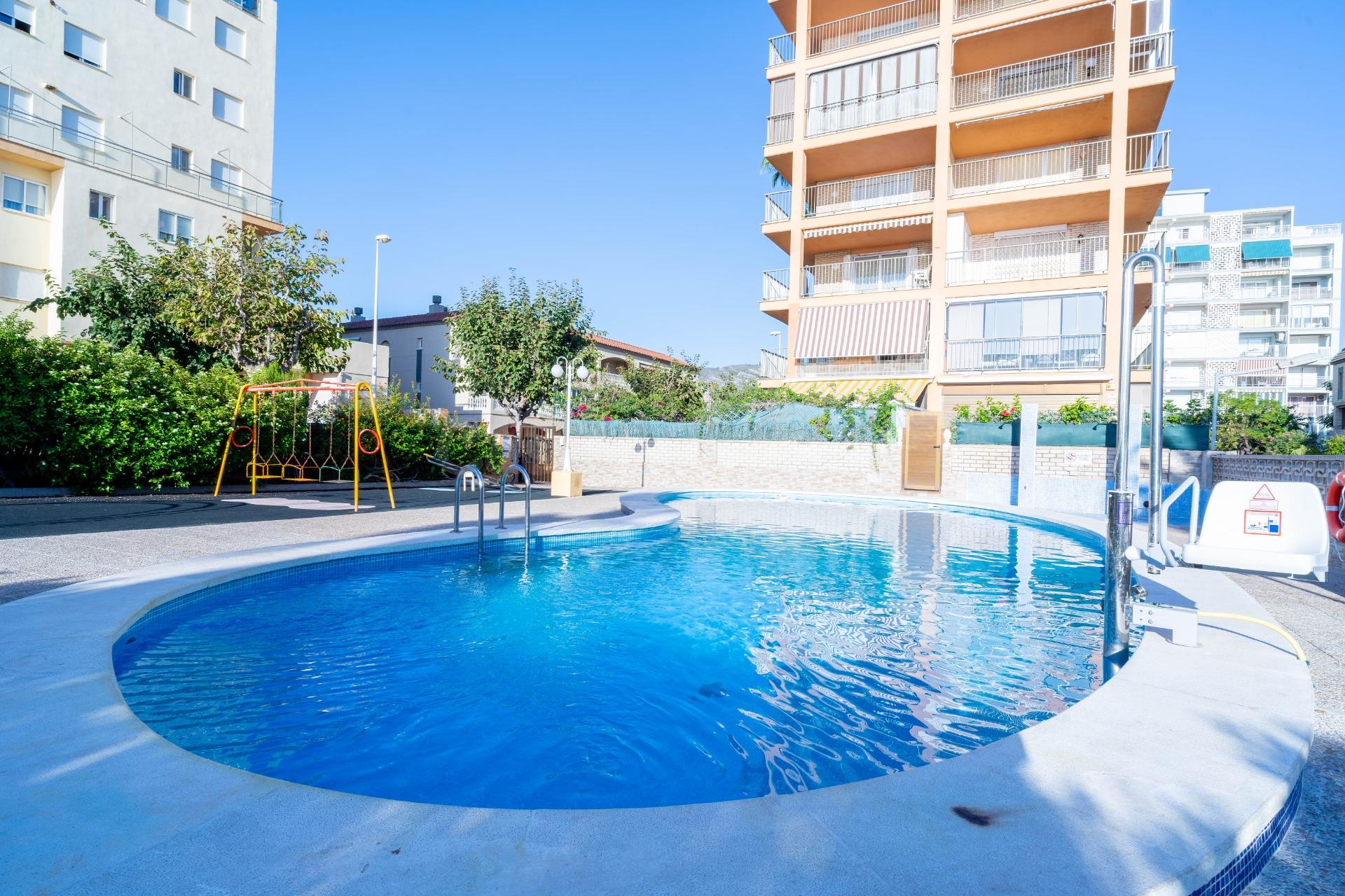 BONITO APARTAMENTO CON EXCELENTES VISTAS, PISCINA Y PARKING EN EL CORAZÓN DE PLAYA MORRO DE GOS