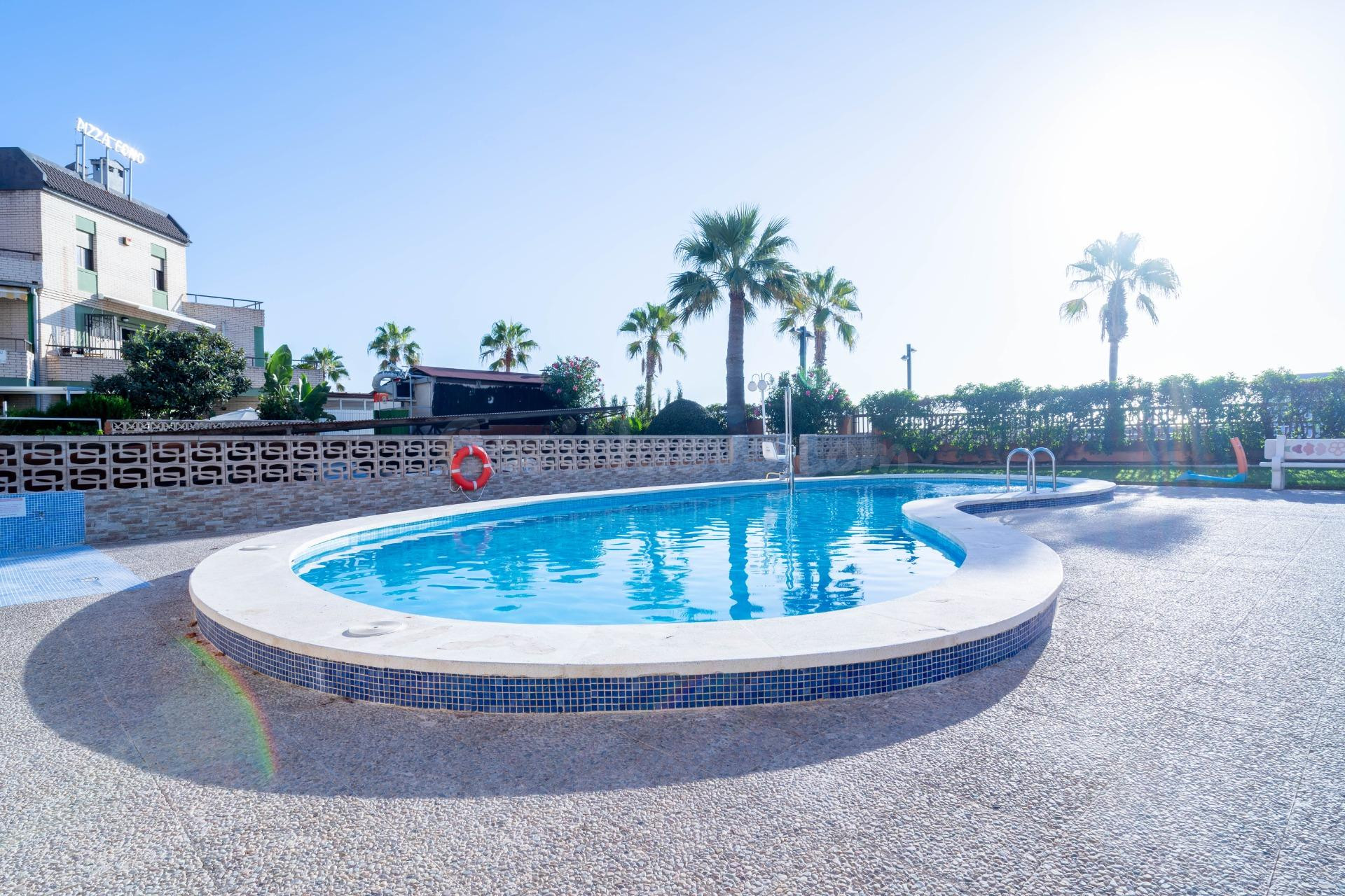 BONITO APARTAMENTO CON EXCELENTES VISTAS, PISCINA Y PARKING  - foto 2