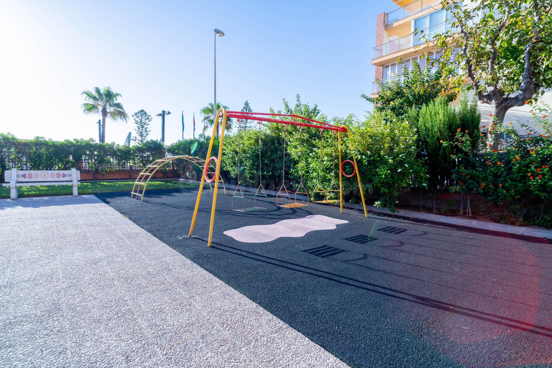 BONITO APARTAMENTO CON EXCELENTES VISTAS, PISCINA Y PARKING  - foto 3