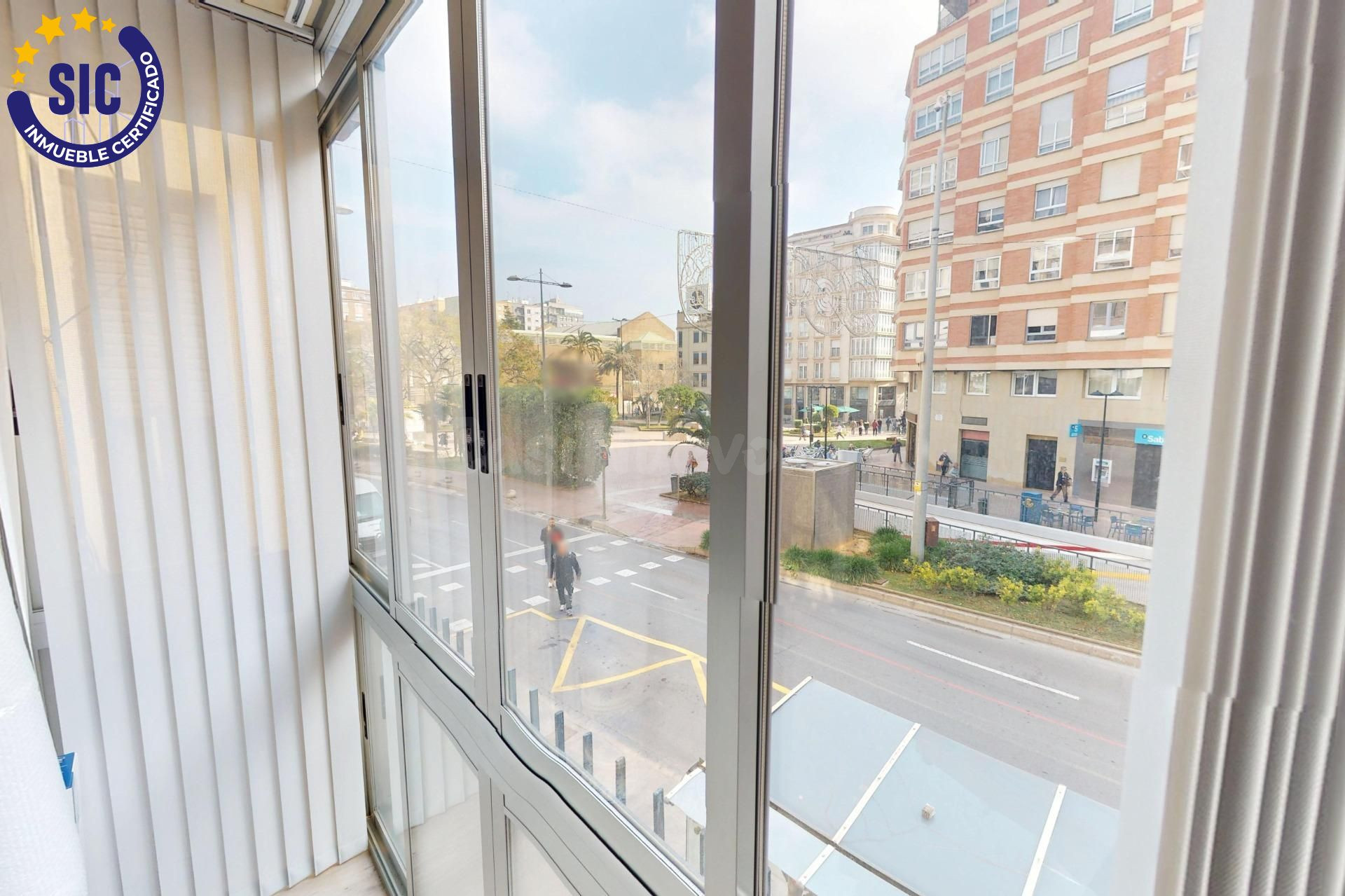 Vivienda amplia con vistas a la Plaza Fadrell de 4 habitacio - foto 2