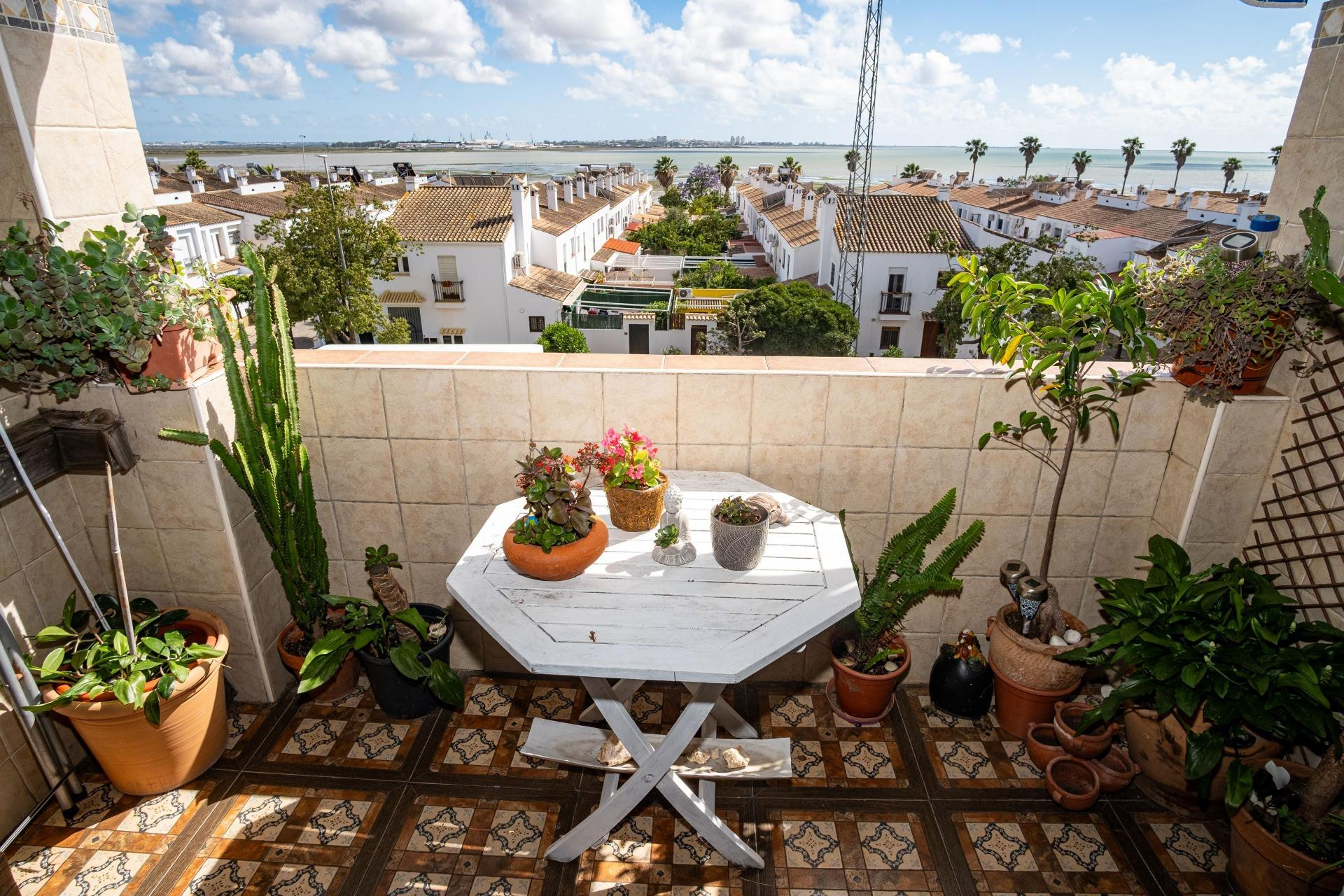 OS PRESENTAMOS ESTA PRECIOSA Y AMPLIA VIVIENDA CON VISTAS DE INFARTO