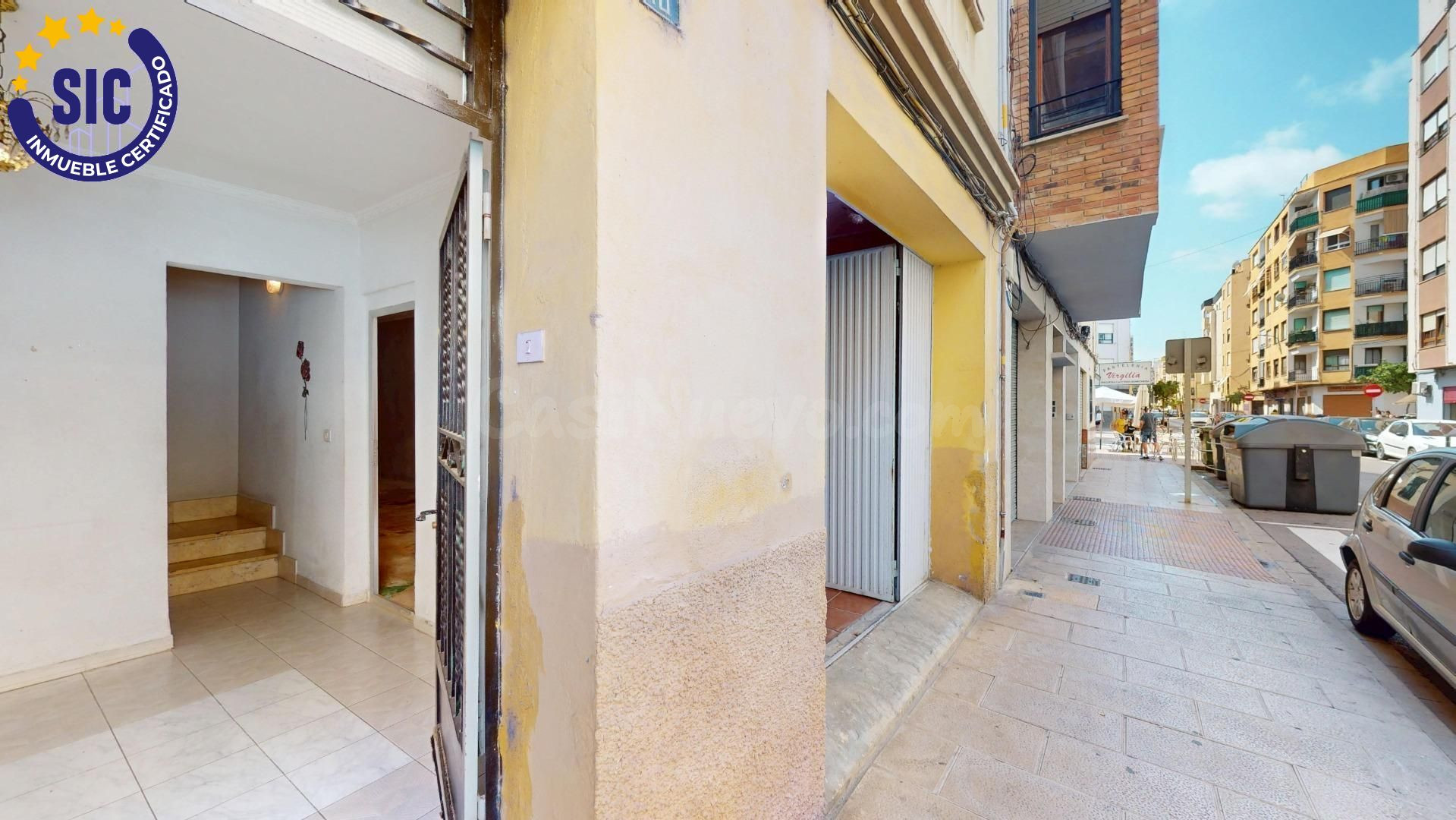 Casa en zona Avda. Capuchinos de planta baja y dos alturas en Castellón - foto 5