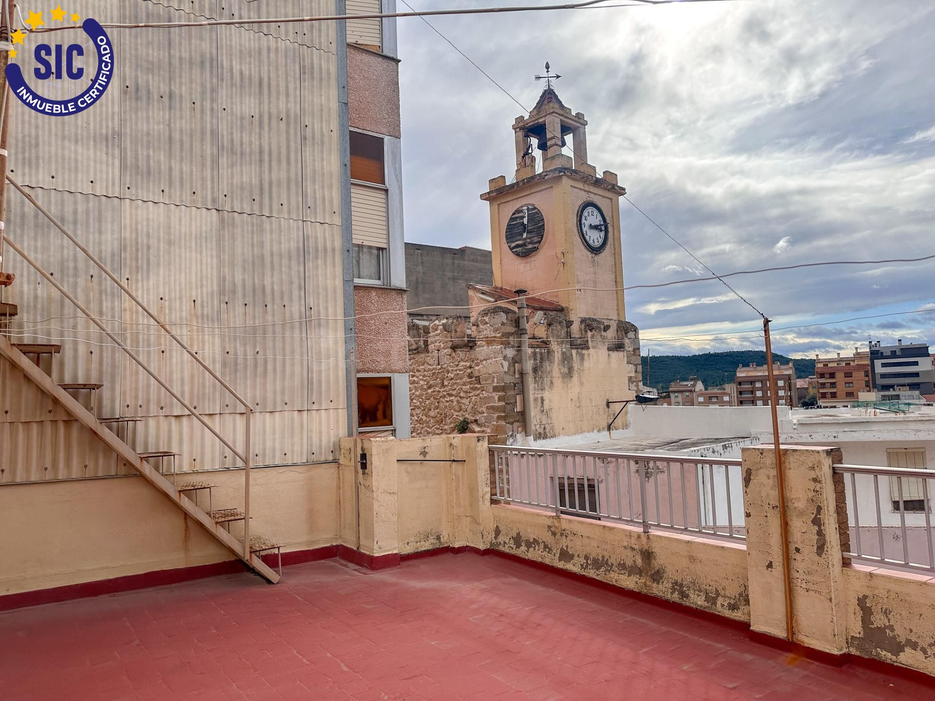 Gran casa o edificio en el corazón de Alcora con 12 dormitorios, 4 baños, 1 aseo, 2 cocinas y dos sótanos, ideal para familia numerosa e inversor para alquiler de habitaciones. - foto 4