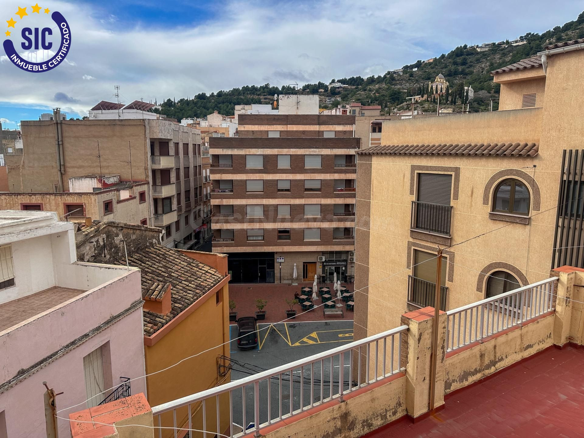 Gran casa o edificio en el corazón de Alcora con 12 dormitorios, 4 baños, 1 aseo, 2 cocinas y dos sótanos, ideal para familia numerosa e inversor para alquiler de habitaciones. - foto 5