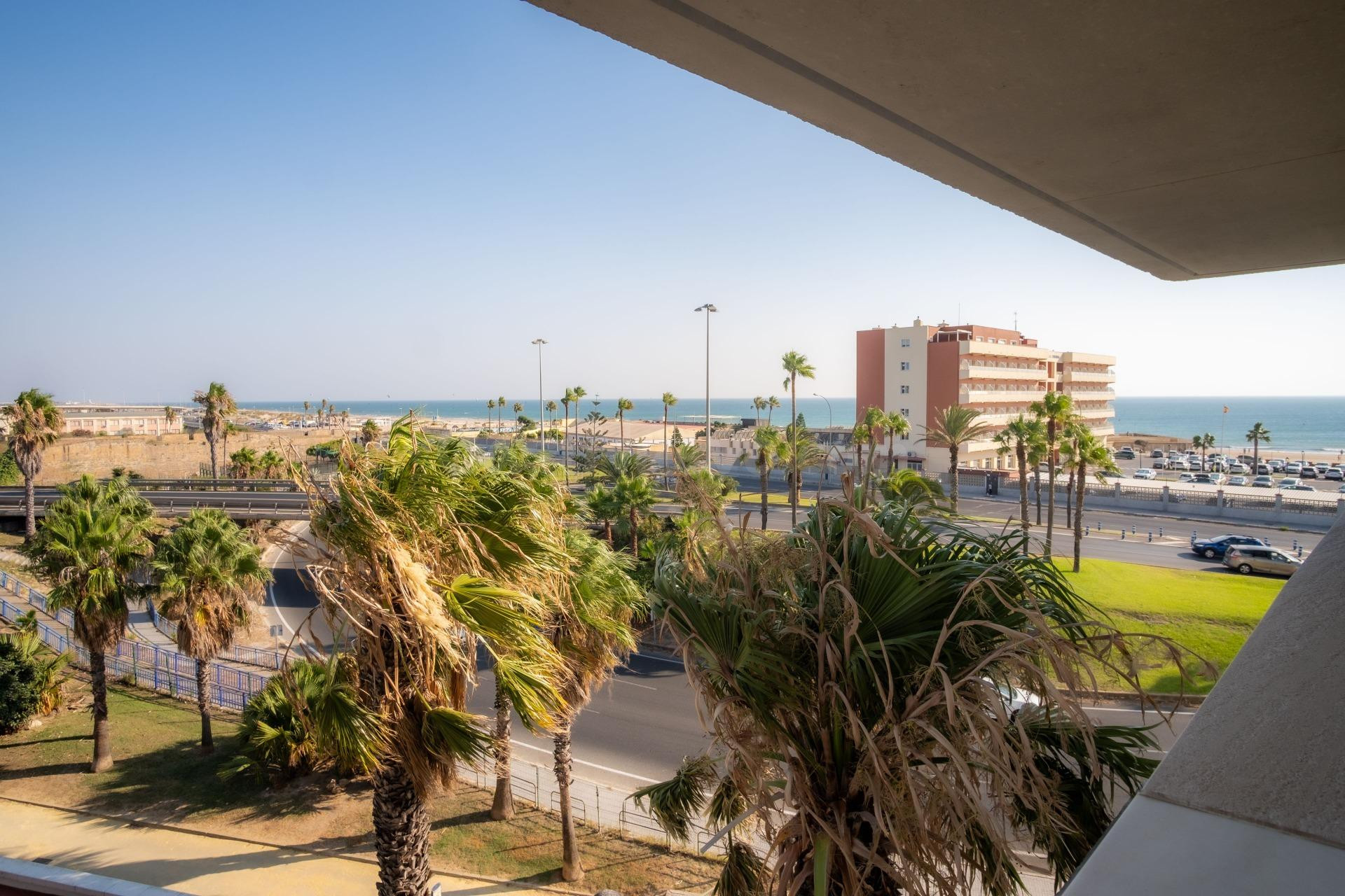 Apartamento junto al Mar: Tu Paraíso Costero Espera