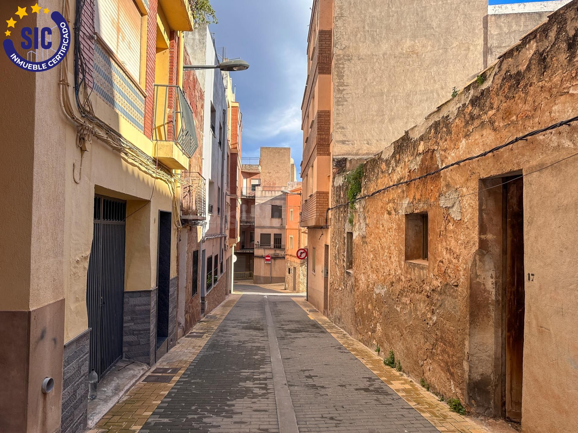 Solar o terreno (patio) en la parte alta de Alcora para poder edificar tu vivienda o hacer varias como inversionista. También se podría hacer garajes para vecinos. - foto 4