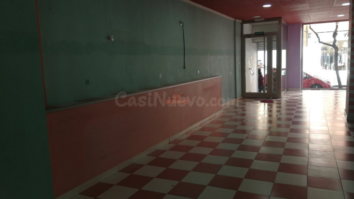 SE VENDE LOCAL EN 1º LINEA COMERCIAL DE 280 M2 APROXIMADAMEN