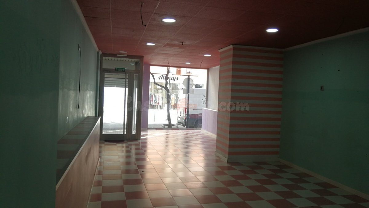 SE VENDE LOCAL EN 1º LINEA COMERCIAL DE 280 M2 APROXIMADAMEN - foto 2