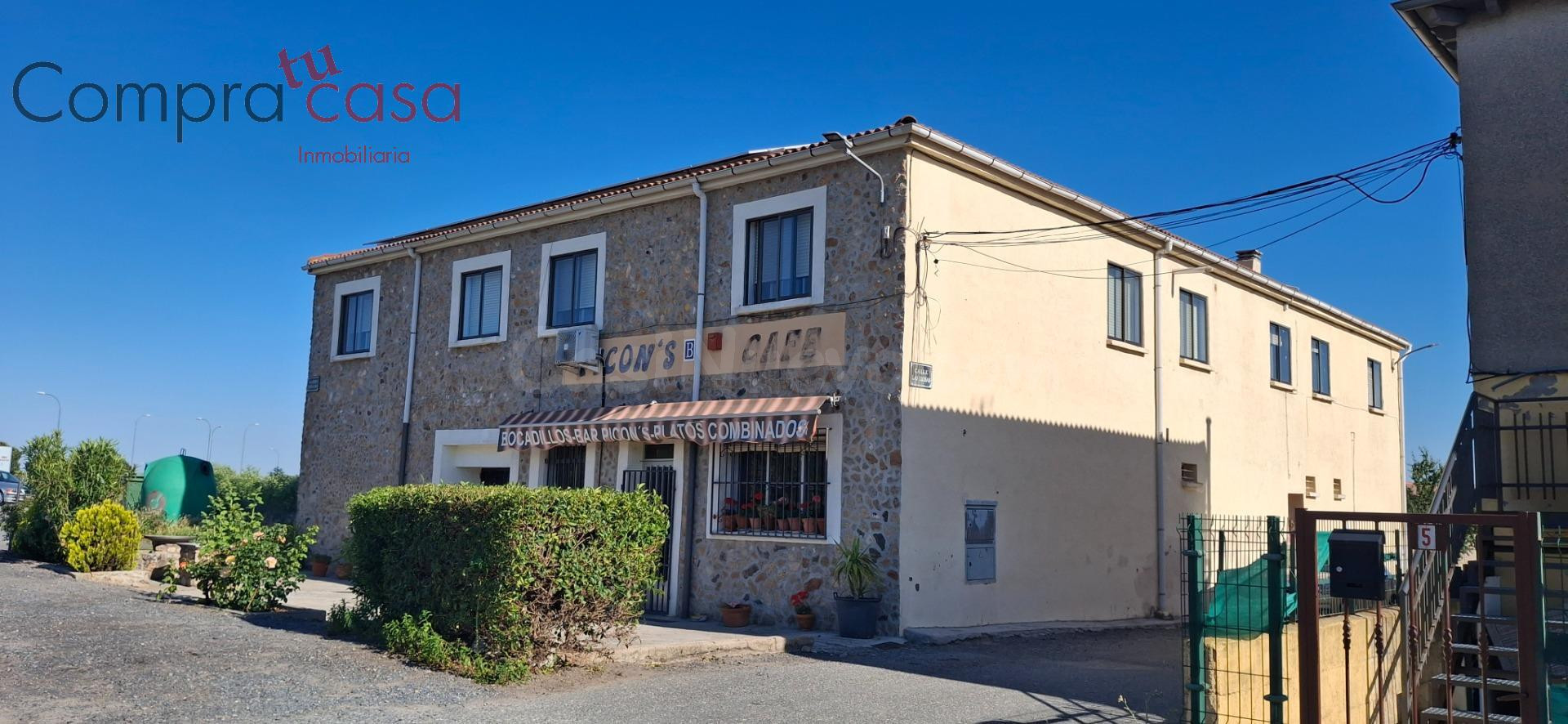 VENTA PISO CON GRAN PATIO.-.VILLACASTIN.