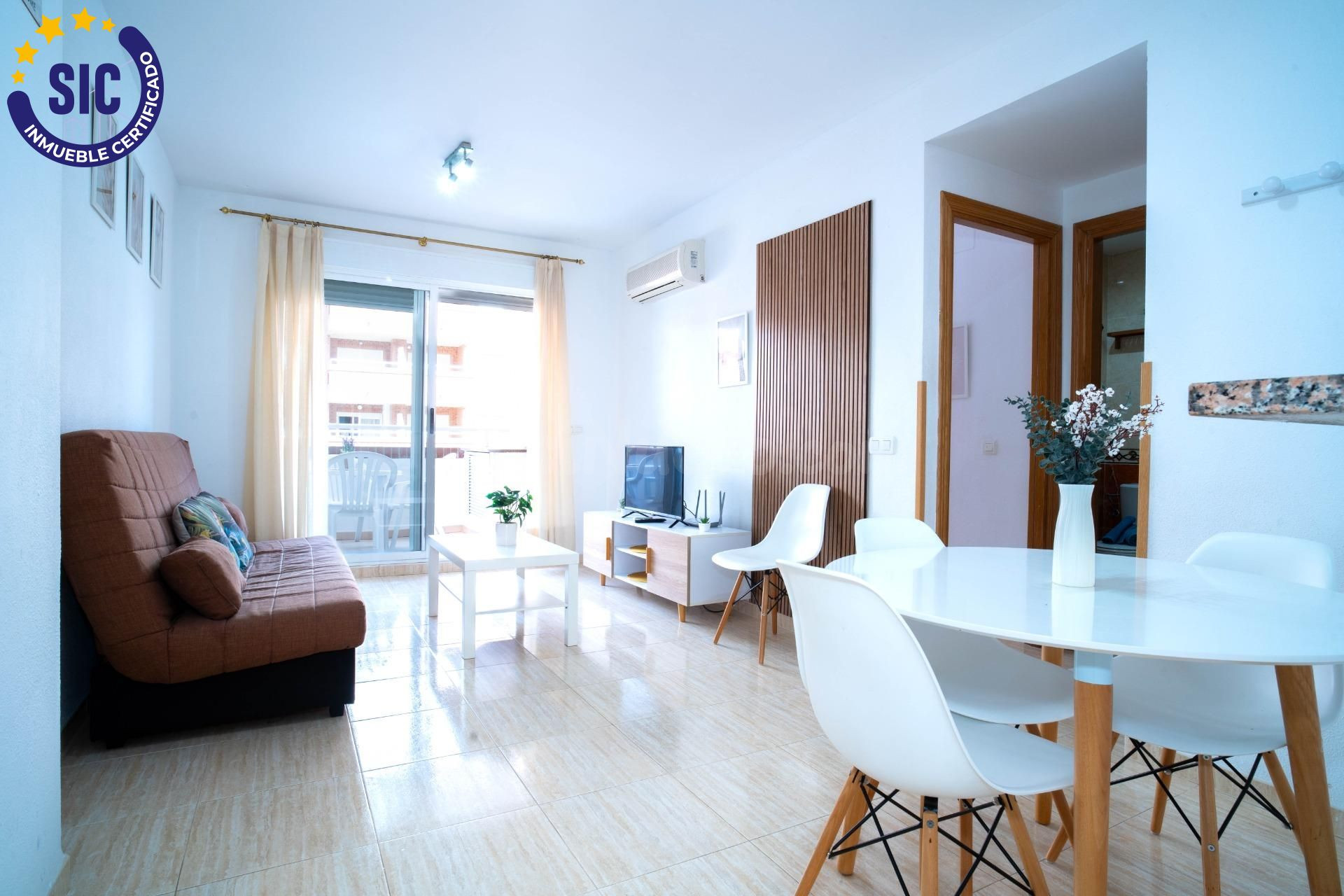 Apartamento en Magic World (Costa Marfil) para entrar a vivir y disfrutar del verano. - foto 3