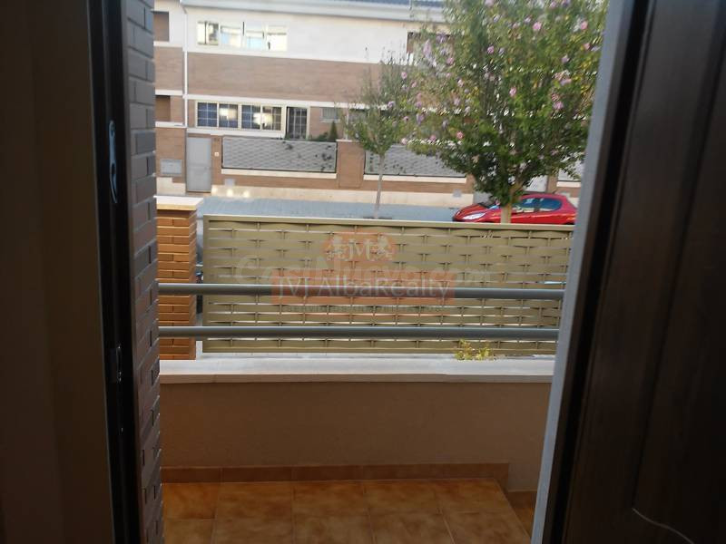 SE ALQUILA ADOSADO EN FACULTAD DE MEDICINA CON PISCINA CLIMA - foto 4