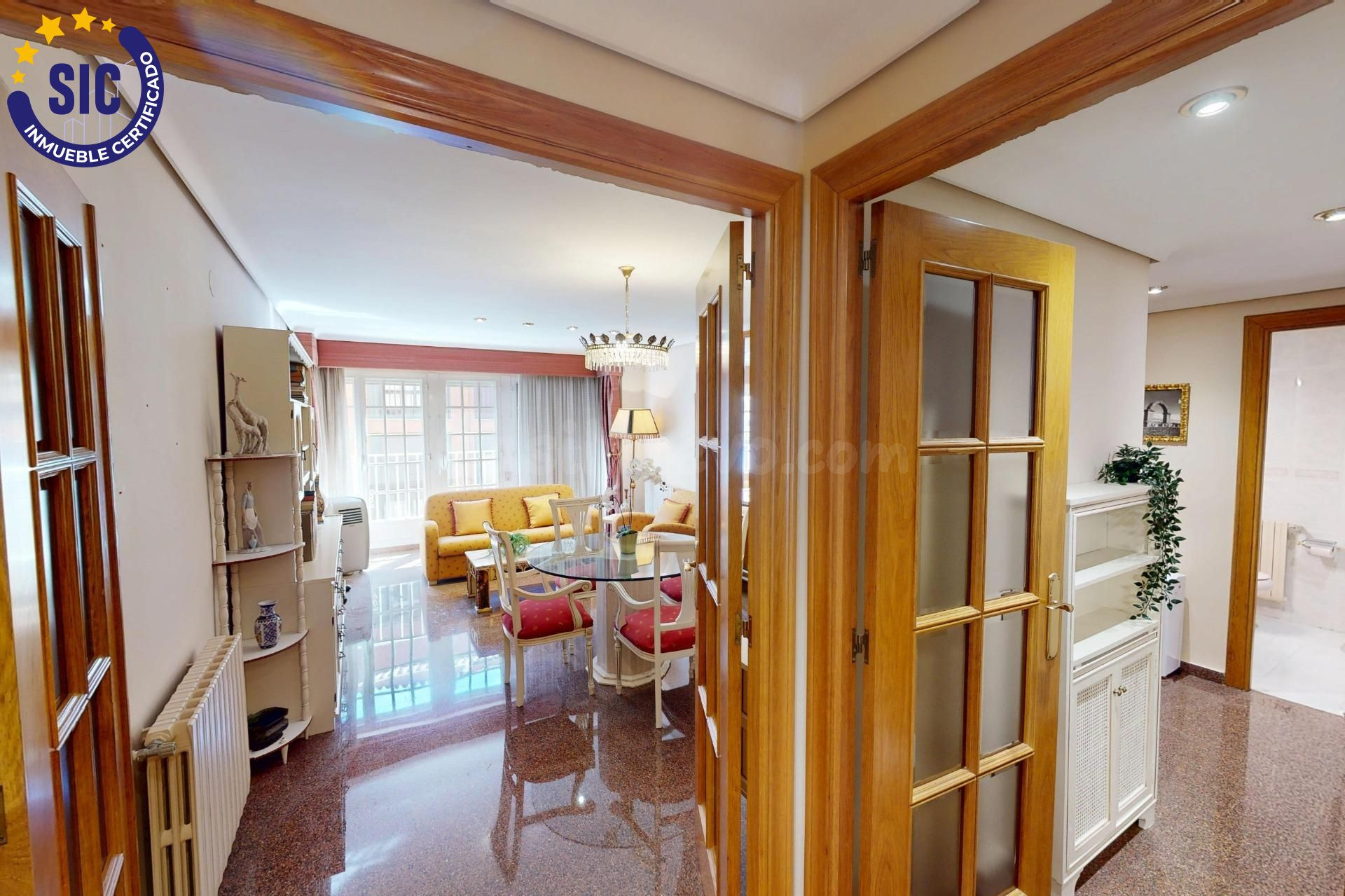 Bonito piso, para entrar a vivir con 4 habitaciones, 2 baños, garaje y trastero al lado de la Puerta del Sol en Castellón de la Plana