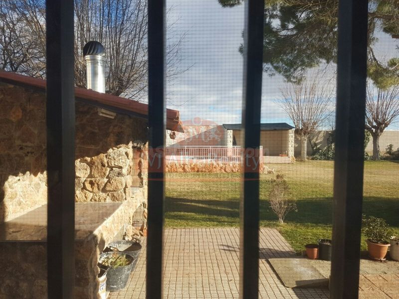 SE VENDE PARCELA 2200m.CON CASA SEMINUEVA 230m. CON ZONAS VE - foto 2