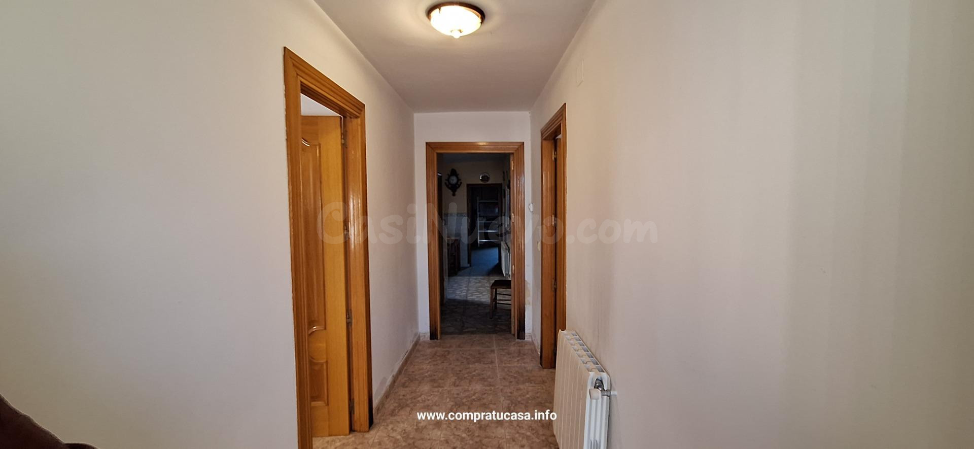 VENTA CASA DE PUEBLO CON PATIO Y GARAJES. - foto 2