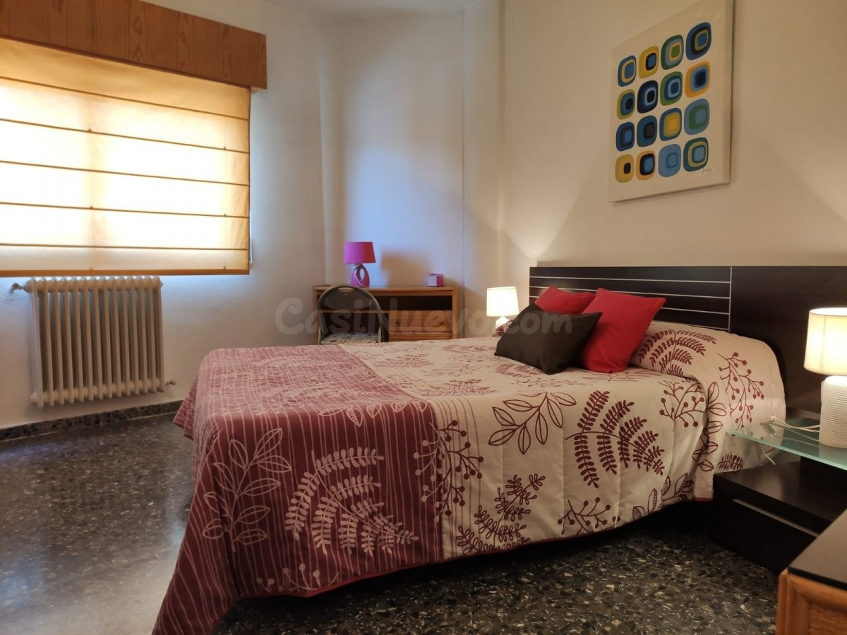 SE ALQUILA VIVIENDA PARA ESTUDIANTES (4 DORMT. Y 2 BAÑOS )ZO - foto 5