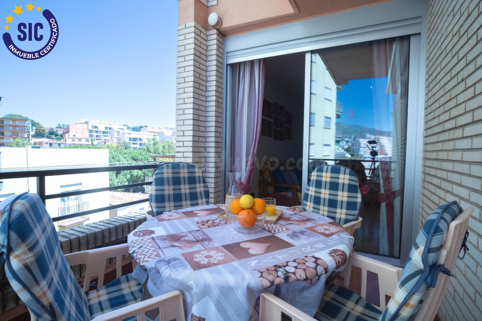 Apartamento dúplex  de 3 dormitorios, 2 baños, aseo y garaje en primera línea en playa de la Concha - foto 2