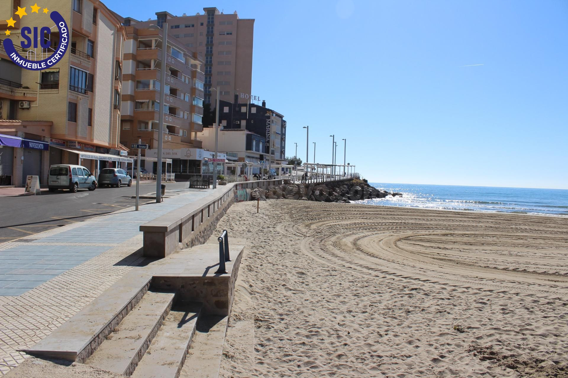 Apartamento dúplex  de 3 dormitorios, 2 baños, aseo y garaje en primera línea en playa de la Concha - foto 4
