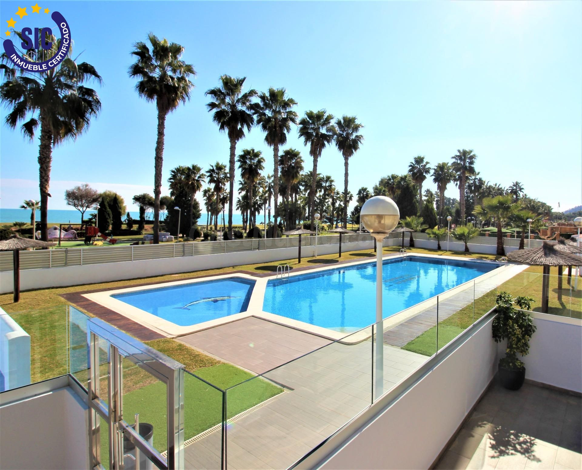 Apartamento 10ª planta con doble terraza y vistas 360º en la zona de Magic World.