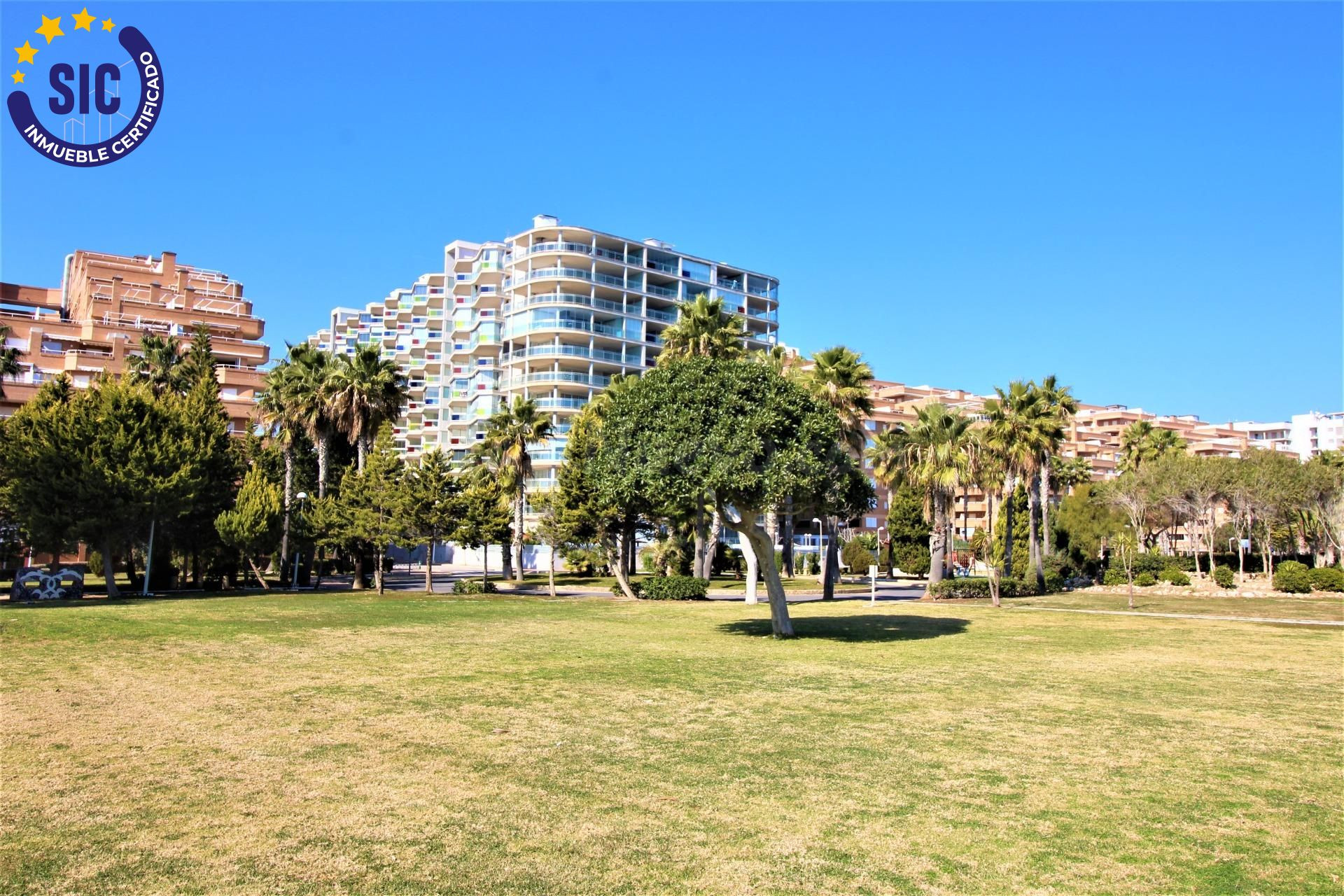 Apartamento 10ª planta con doble terraza y vistas 360º en la zona de Magic World. - foto 2
