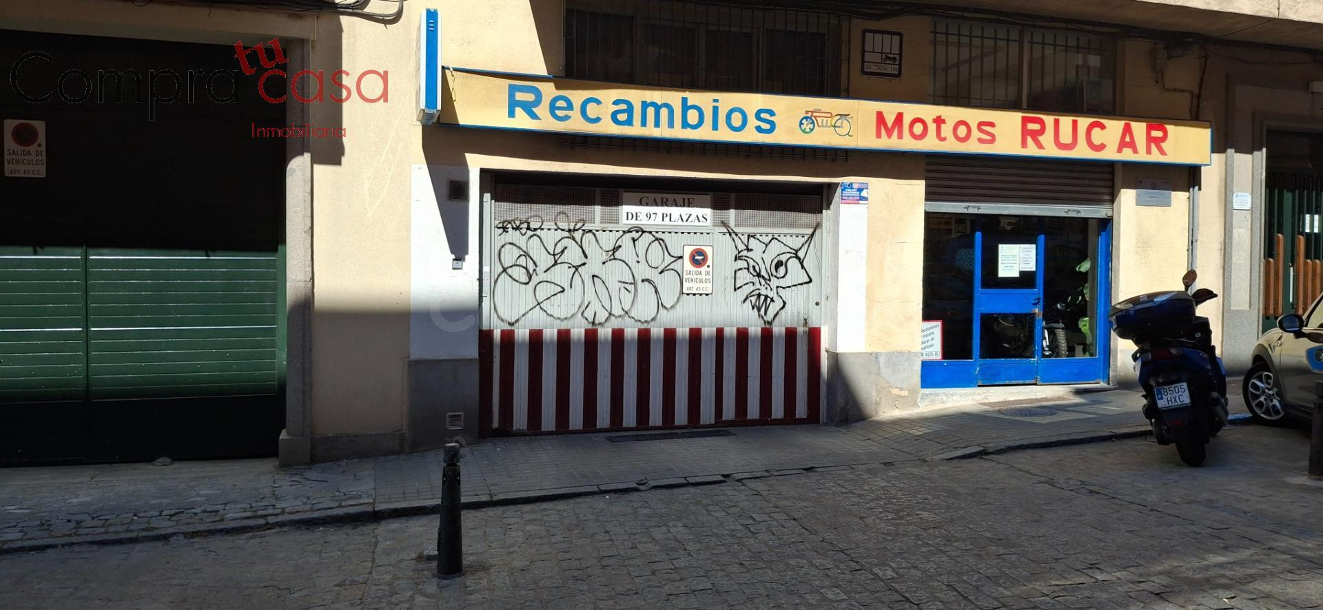 ALQUILER GARAJE EN ESCULTOR MARINAS.-
