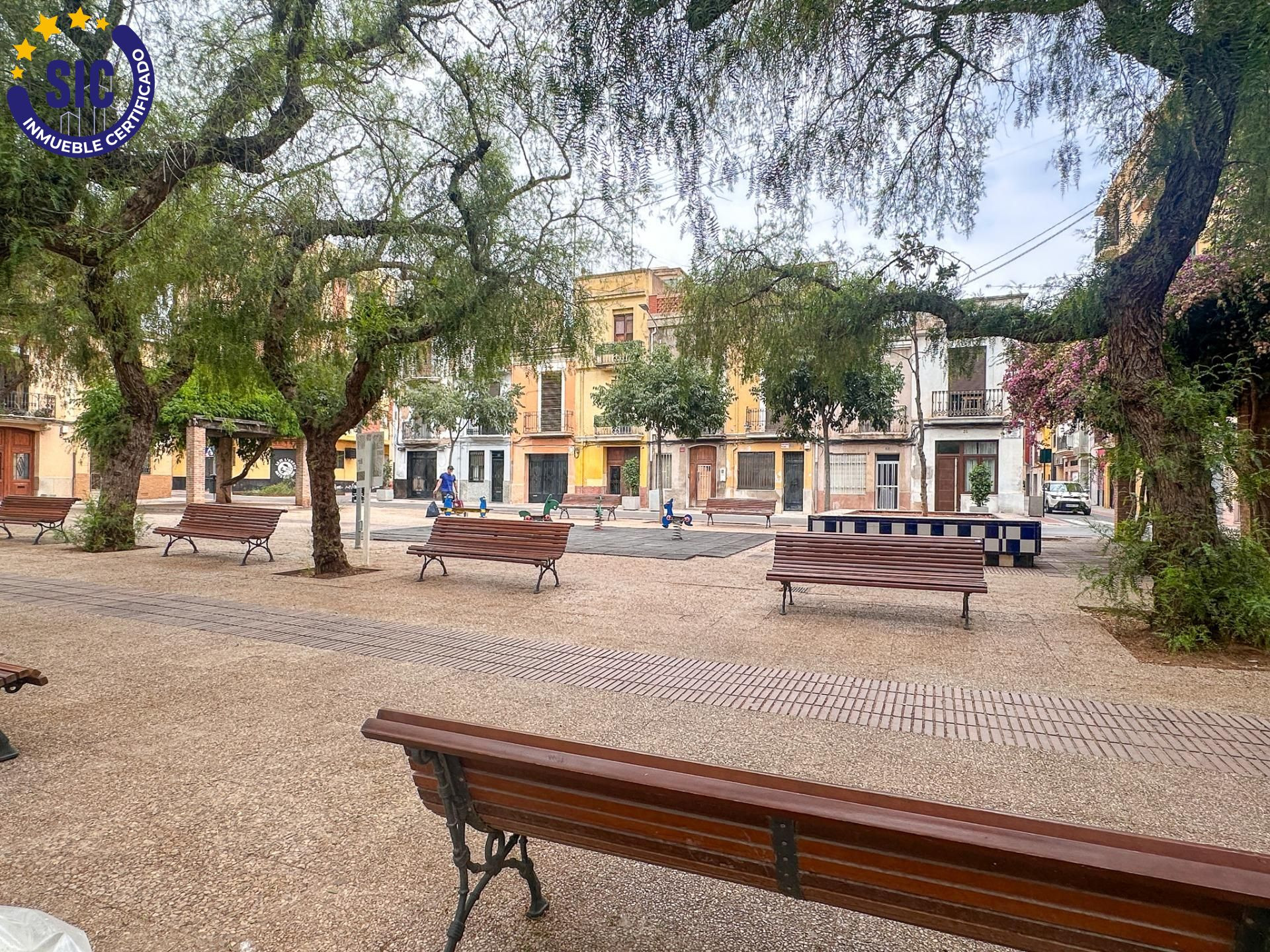 Estudio en zona de bajas emisiones en el Raval de Castellón para reformar con patio - foto 2
