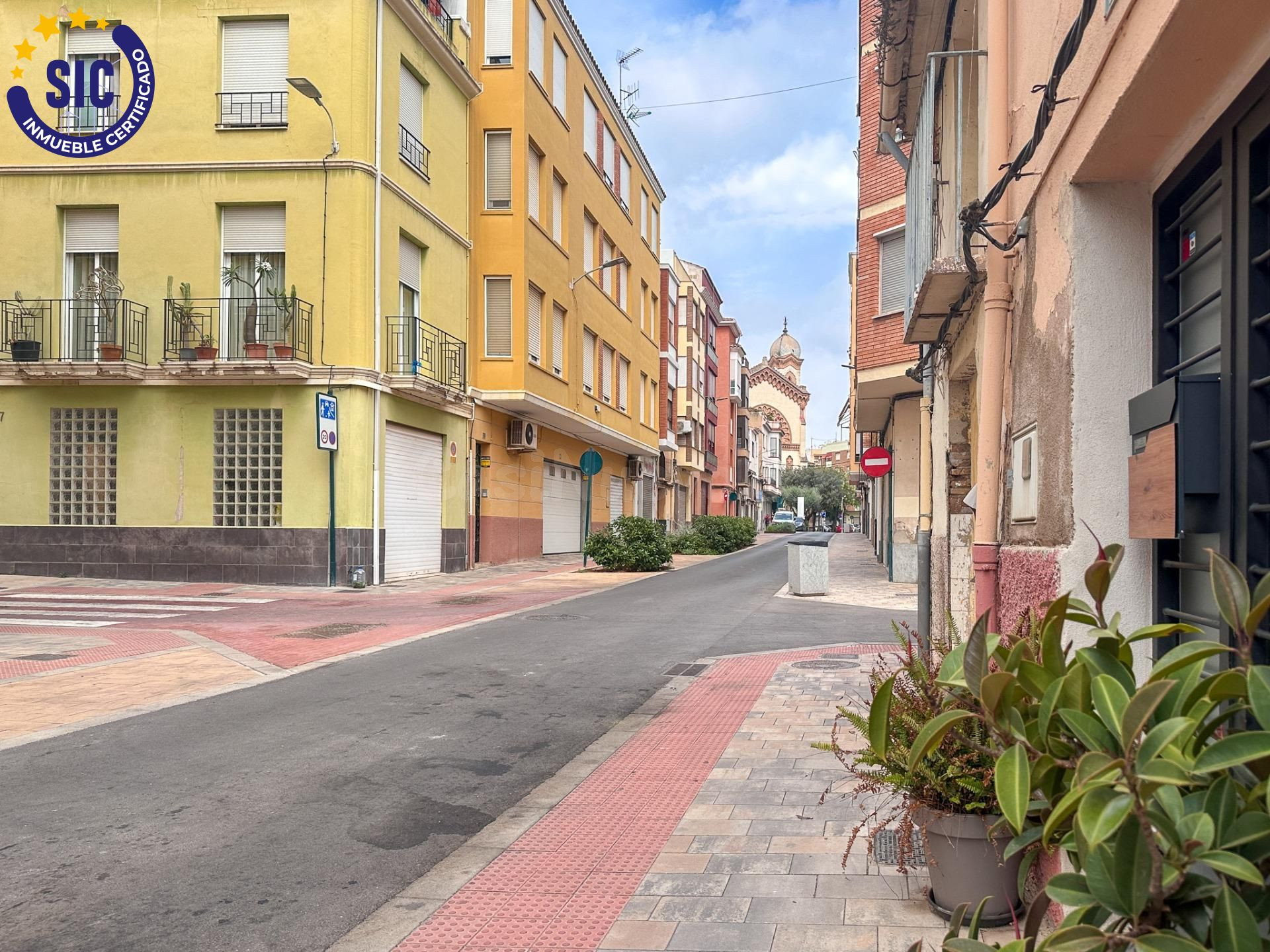 Estudio en zona de bajas emisiones en el Raval de Castellón para reformar con patio - foto 3