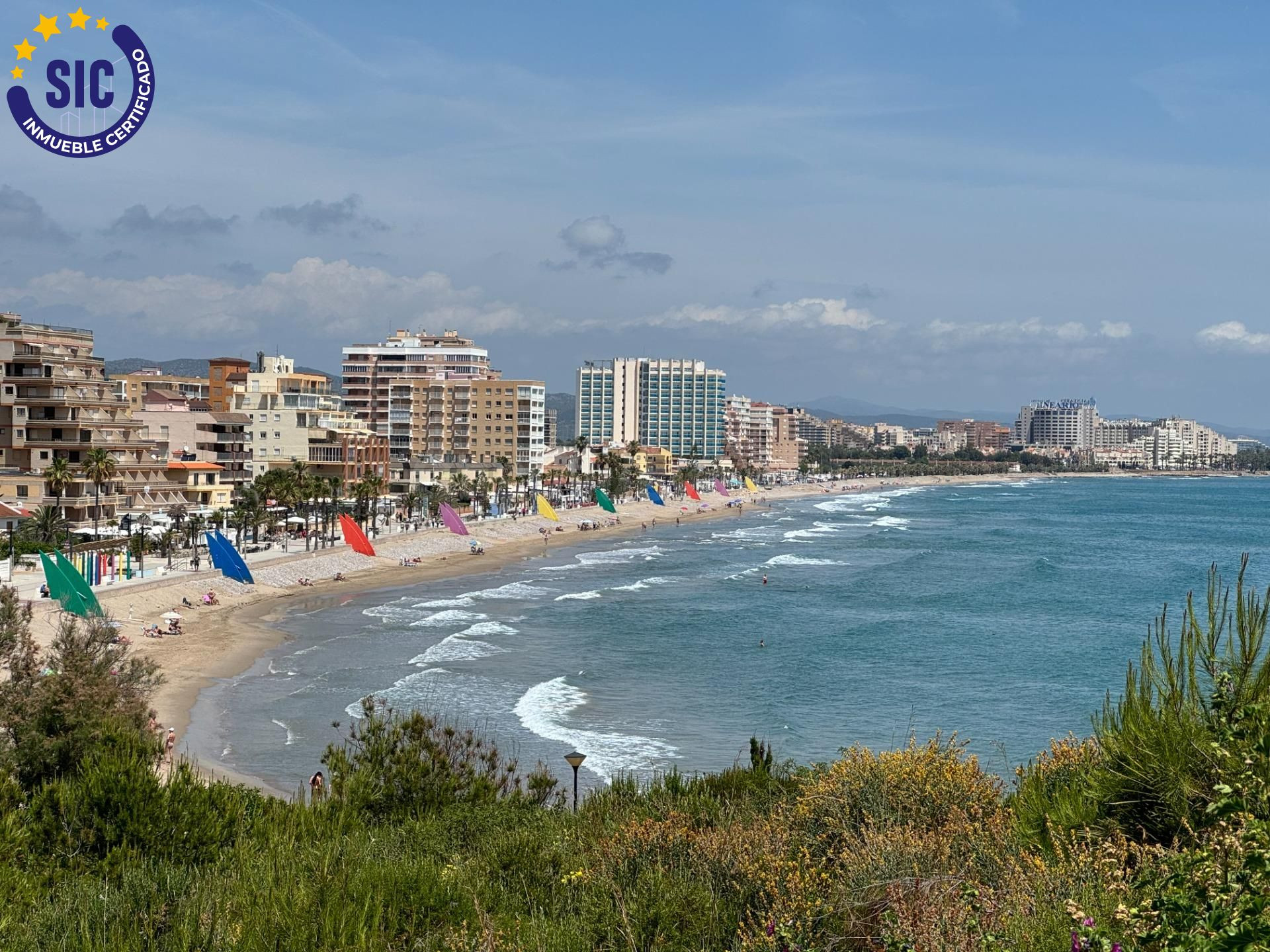 Tu ventana al Mediterráneo, amplio apartamento con vistas increíbles en residencial exclusivo.