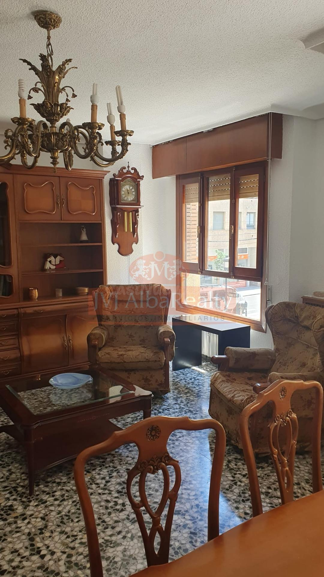 VIVIENDA EN ALQUILER 4 habitaciones CALEF. CENTRAL ZONA FERIA