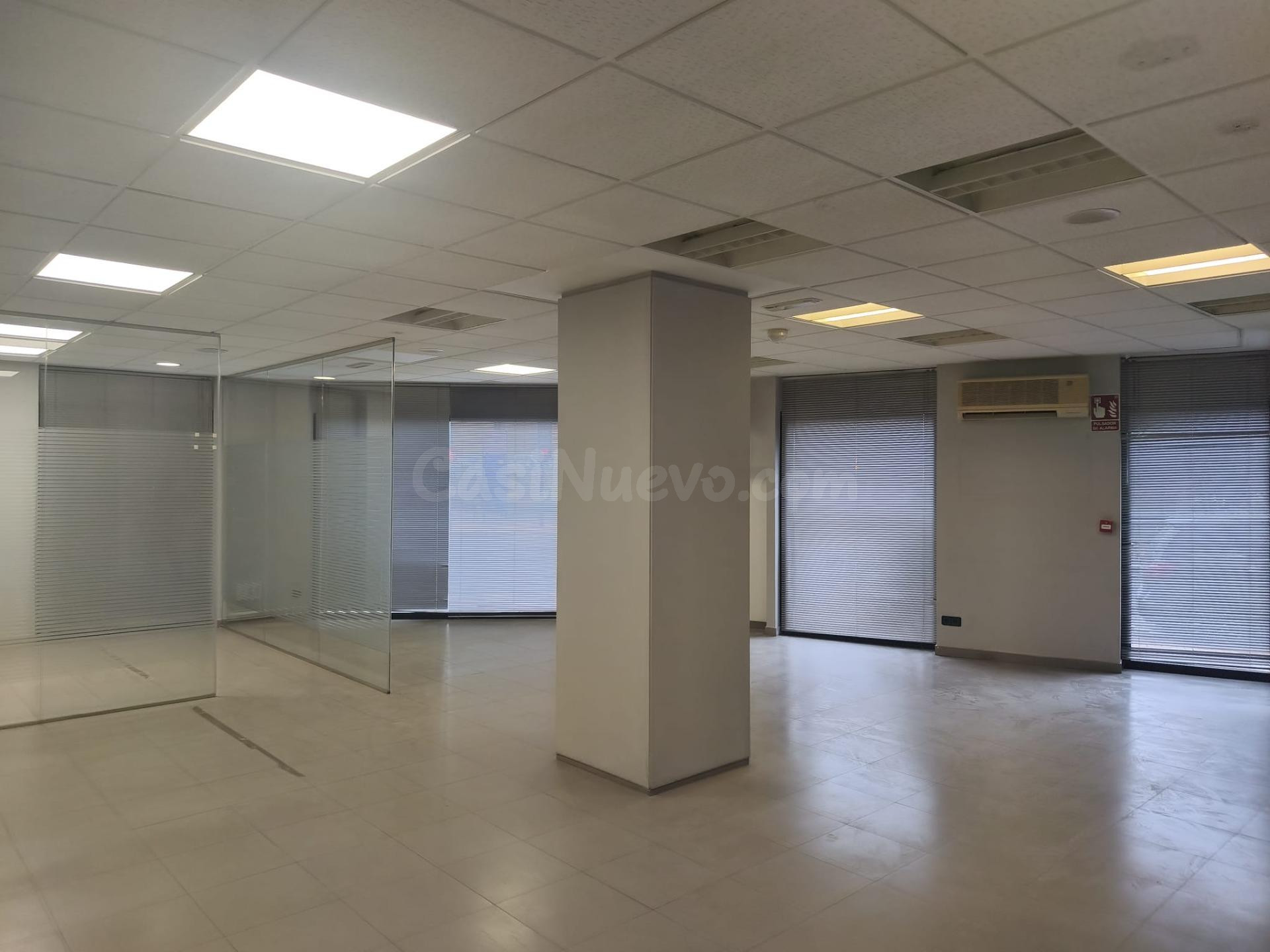 Local esquinero en el centro de Castellón de entidad bancaria - foto 5