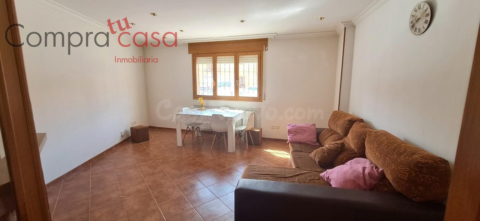 GRAN CASA UNIFAMILIAR EN EL BONITO BARRIO DE ZAMARRALA - foto 2