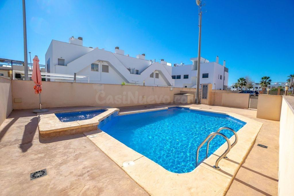 Ático con solárium privado de 47 m2 en Torre de la Horadada
