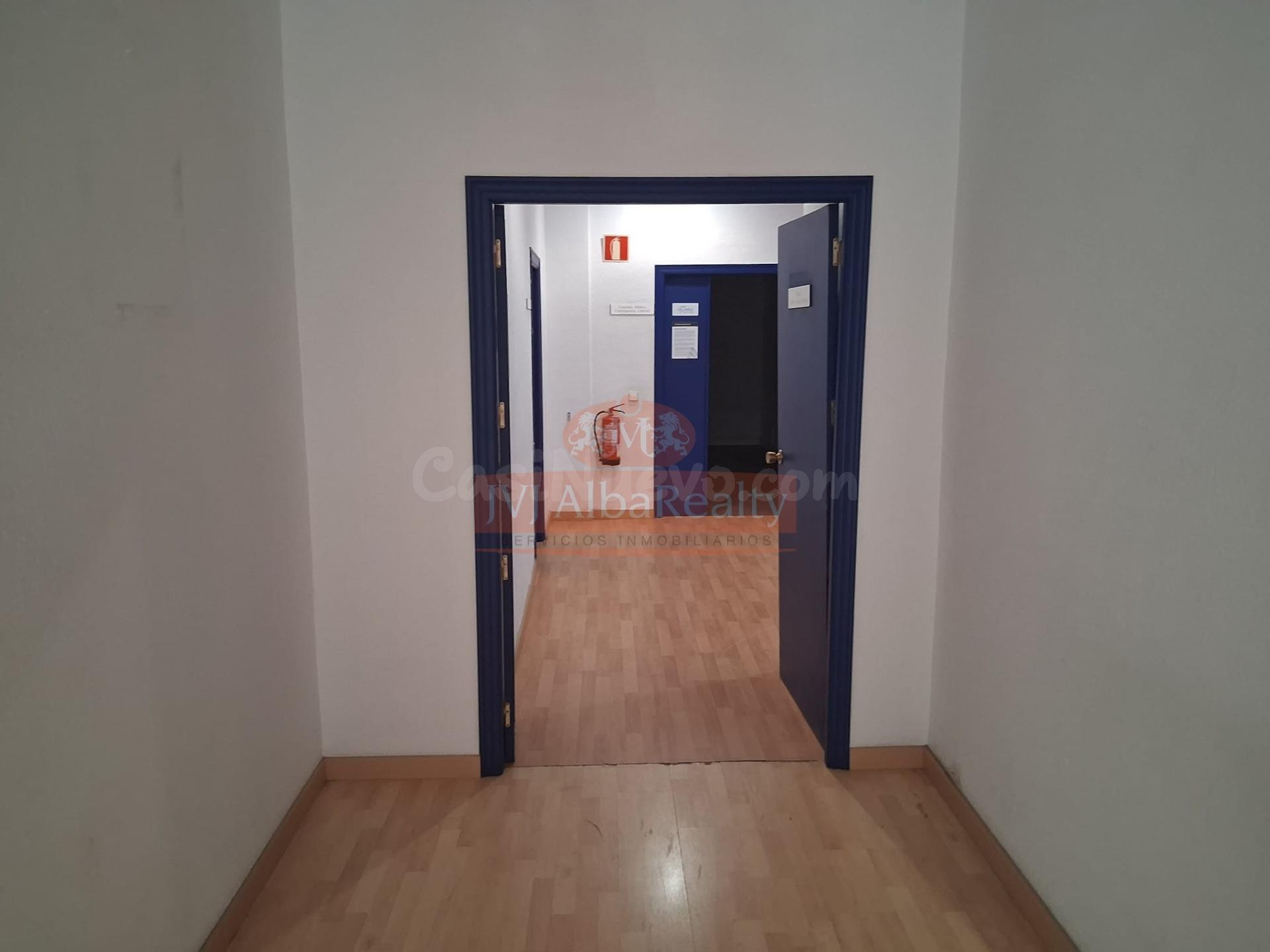 EN VENTA O ALQUILER ESPECTACULAR LOCAL EN ZONA INDUSTRIA - foto 4