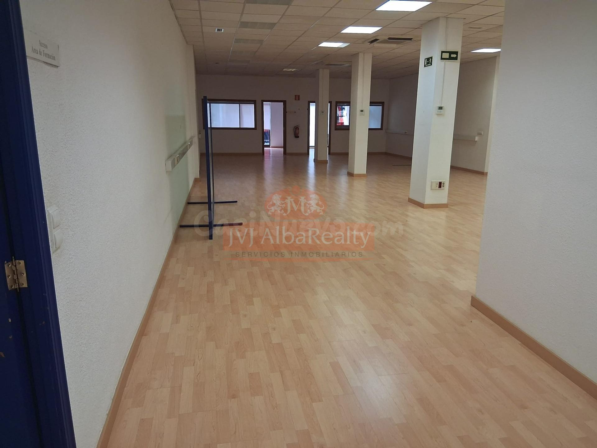EN VENTA O ALQUILER ESPECTACULAR LOCAL EN ZONA INDUSTRIA - foto 5