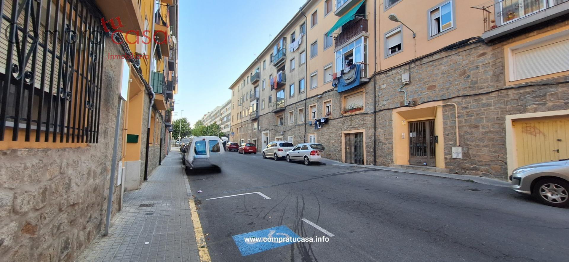 VENTA PISO CON PATIO SECTOR PLAZA DE TOROS.-EXCLUSIVA.