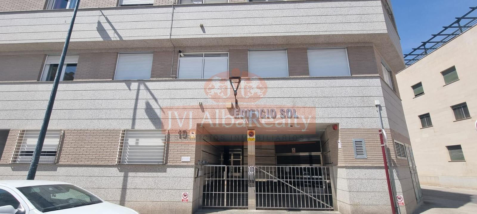 ¡Oportunidad única en Albacete! Vivienda en planta baja junt - foto 3