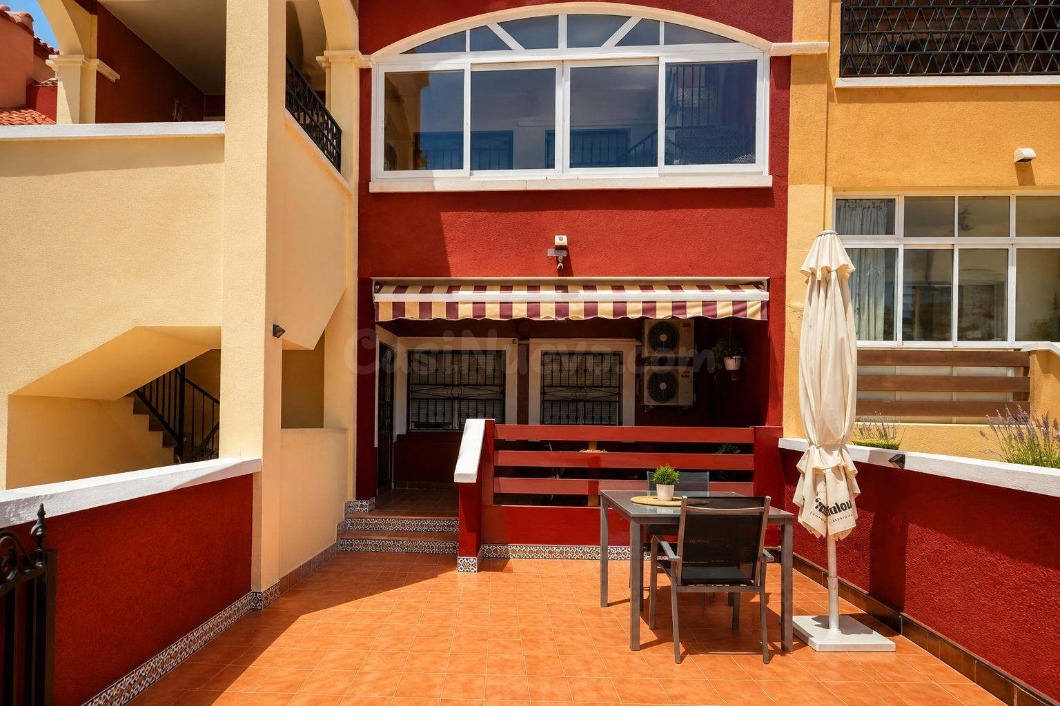 Los Altos  Bungalow planta baja orientación sur y piscina