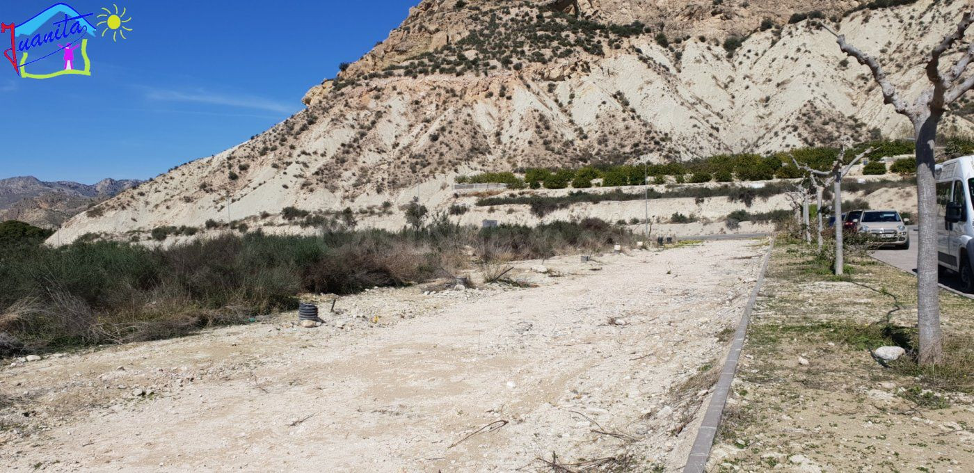 TERRENO RUSTICO EN VENTA DE 527 METROS A LA ENTRADA DE ARCHENA