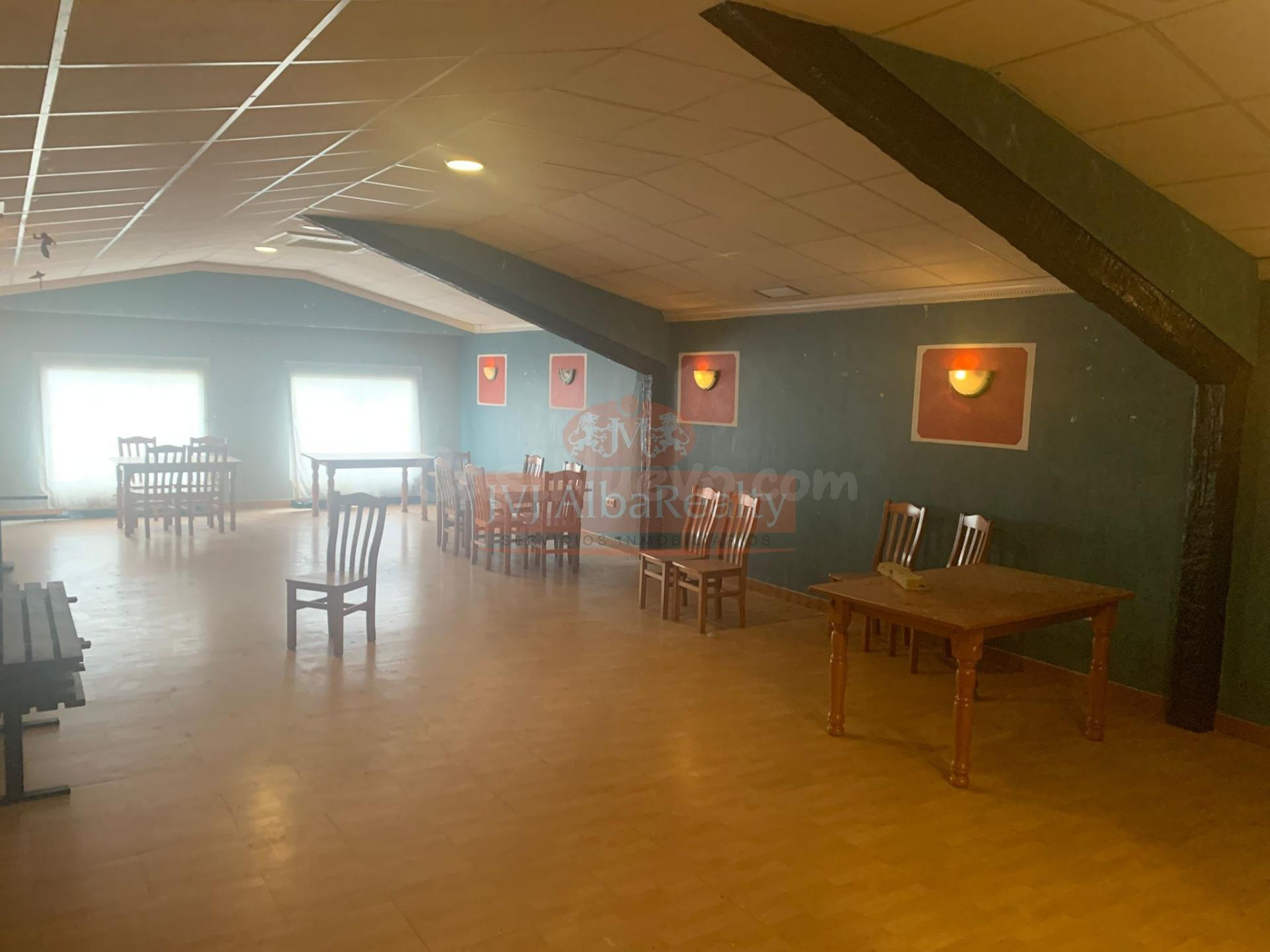 RESTAURANTE EN VENTA EN FUNCIONAMIENTO EN PARQUE EMPRESARIAL CAMPOLLANO