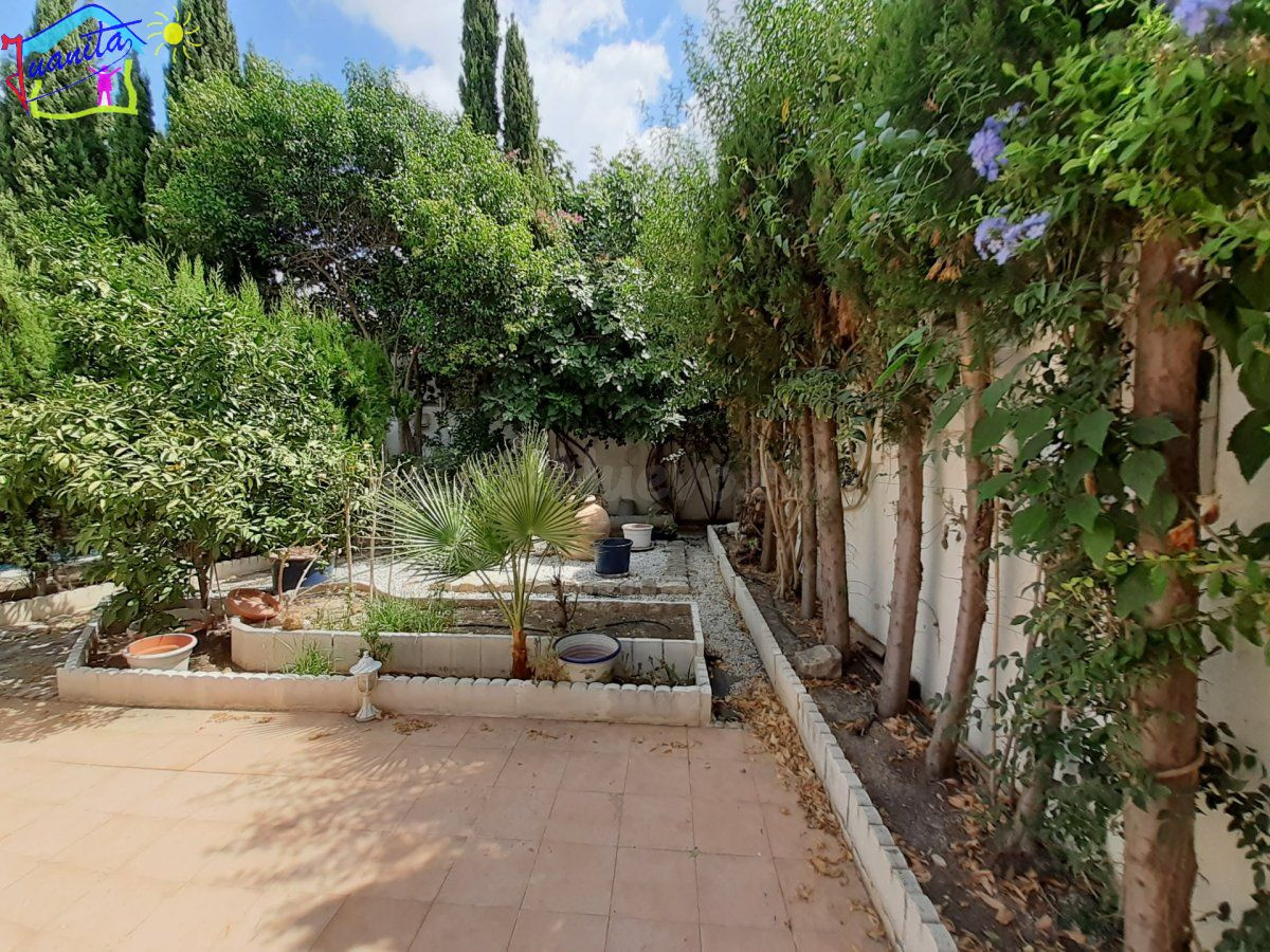 ESPECTACULAR CHALET L  CON ZONA DE JARDIN Y PISCINA EN ARCHENA-ZONA RIOSOL-
