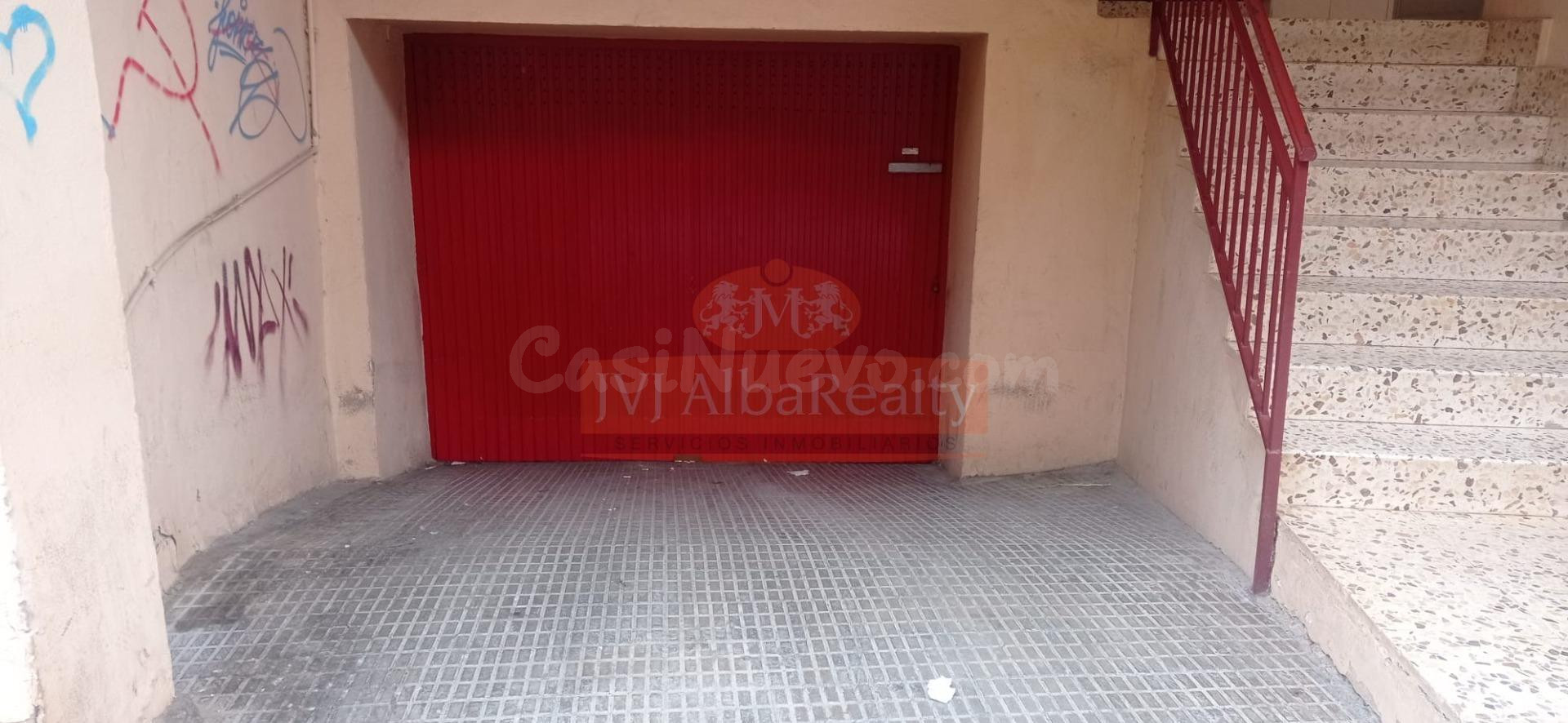SE VENDE PLAZA DE GARAJE A PIE DE CALLE, ZONA EL PILAR.
