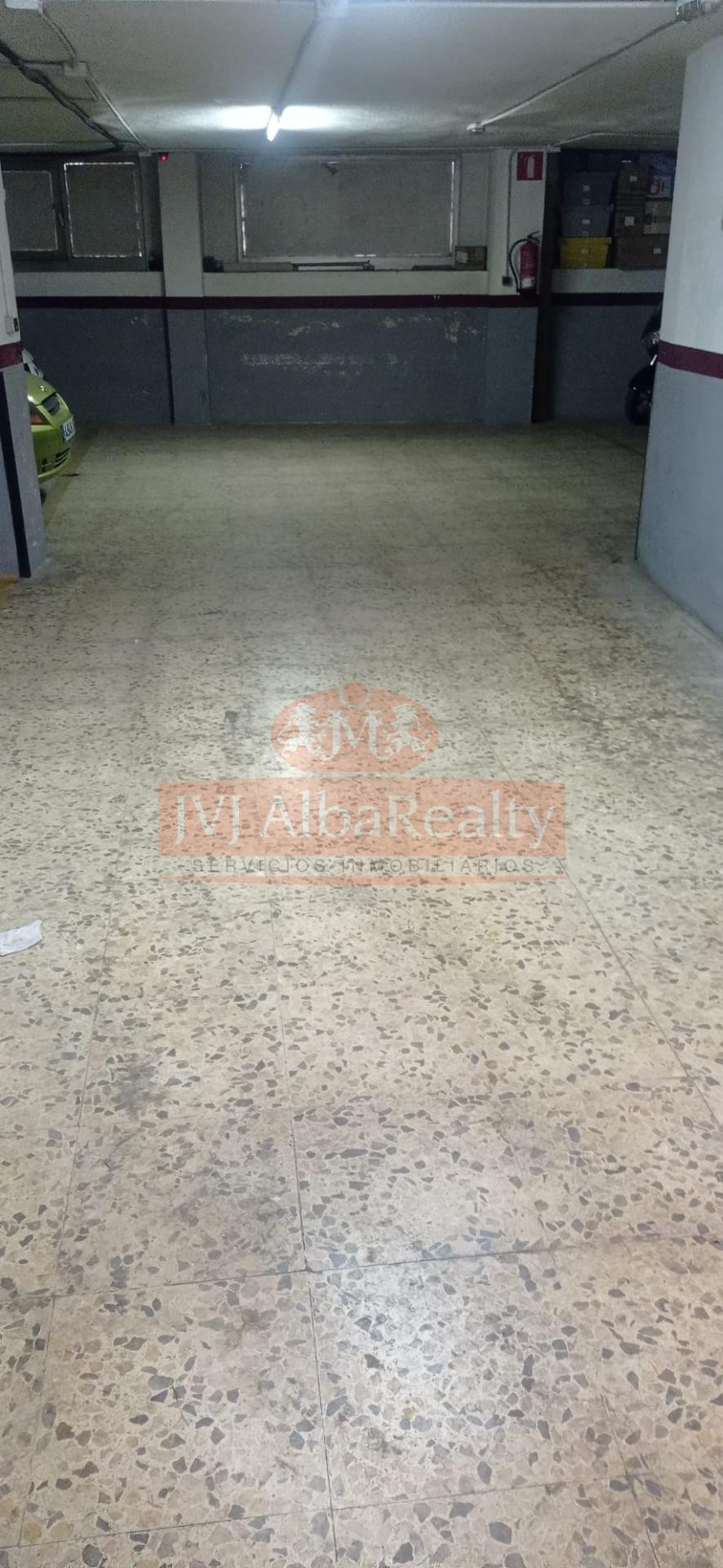 SE VENDE PLAZA DE GARAJE A PIE DE CALLE, ZONA EL PILAR. - foto 2