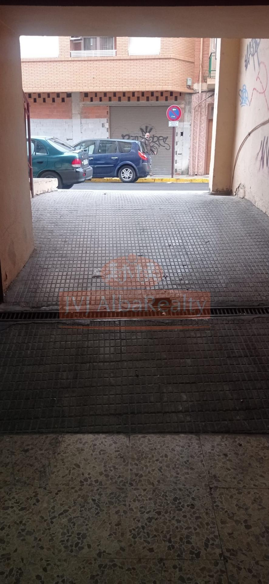 SE VENDE PLAZA DE GARAJE A PIE DE CALLE, ZONA EL PILAR. - foto 4