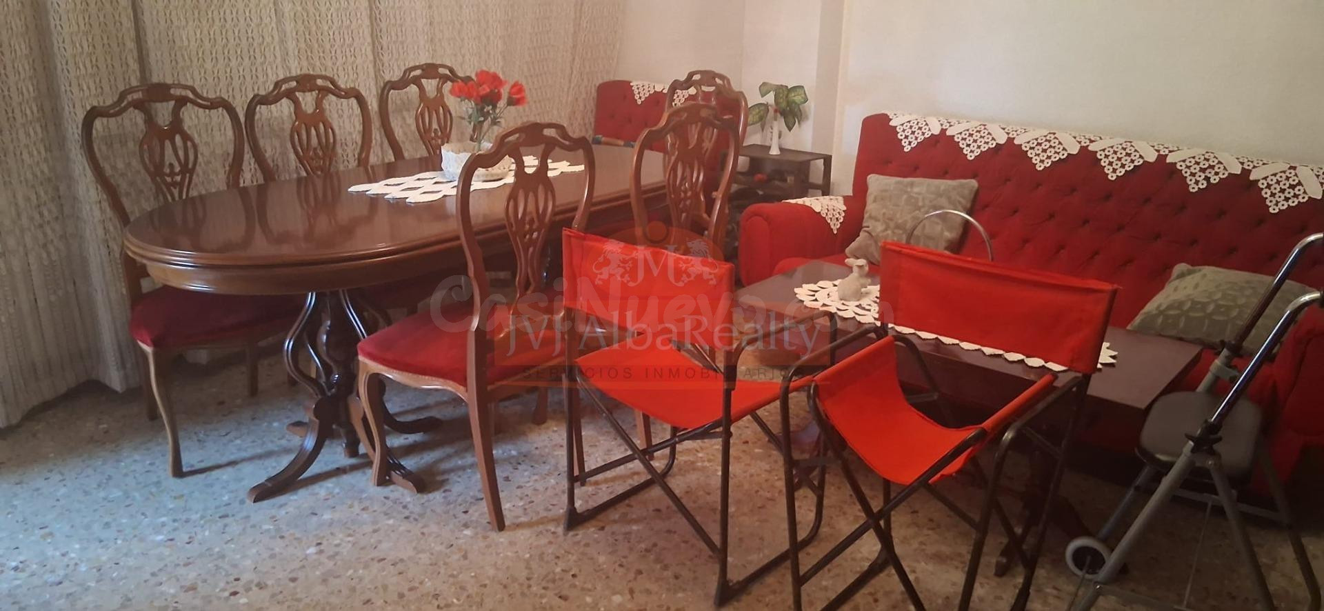 EN VENTA VIVIENDA PARA REFORMAR EN ZONA ENSANCHE CON GARAJE 